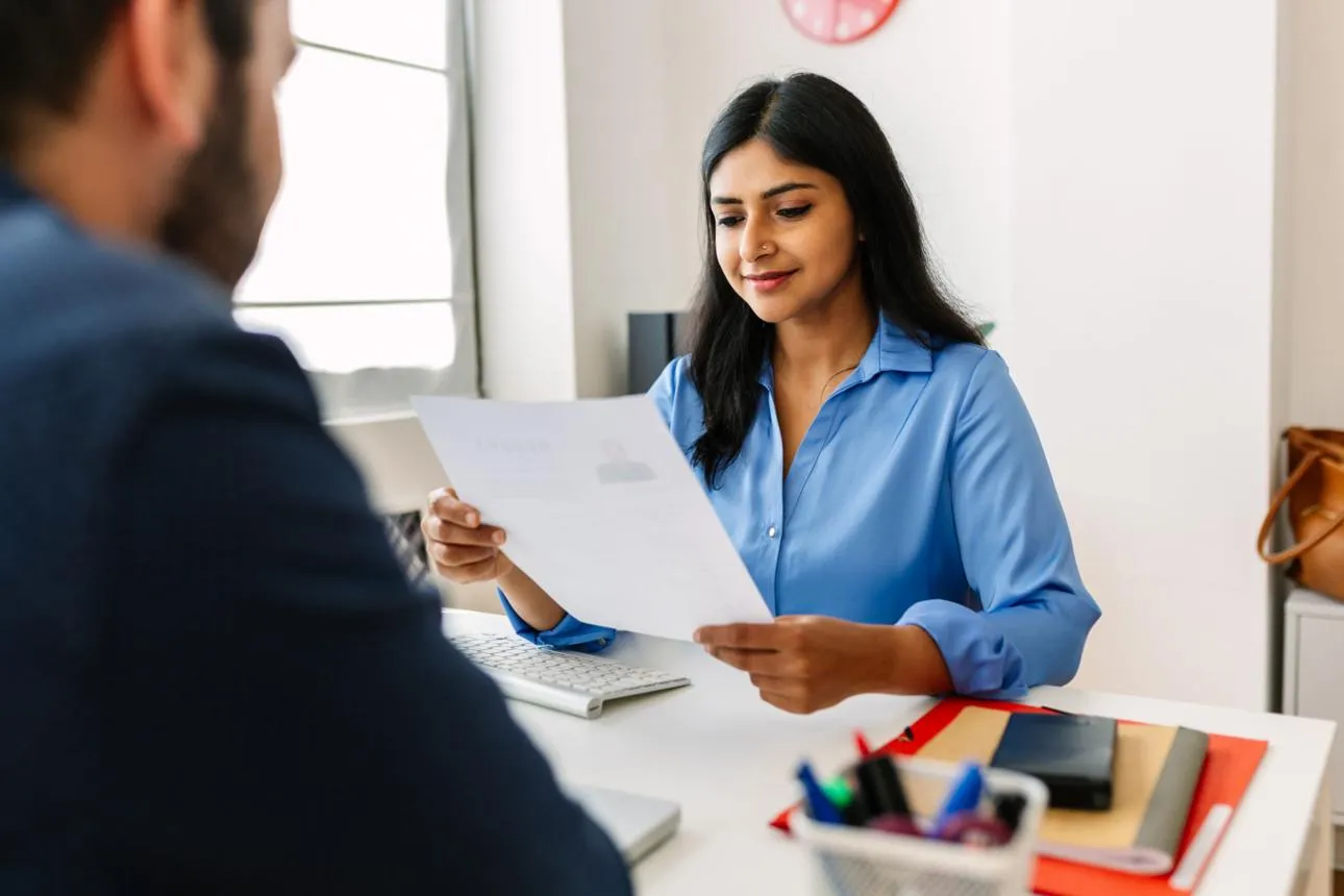HR recruiter screening resumes and coordinating candidate interviews to improve hiring efficiency.